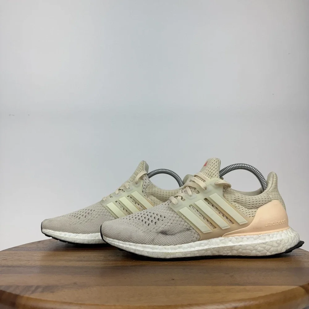 Womens Adidas Ultraboost 5.0 DNA‎ Beige Athletic Running Sneakers Size 7 M GUC